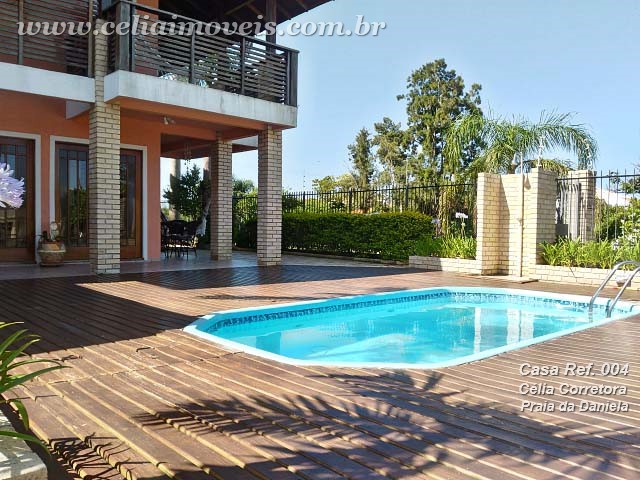 Varanda frontal e piscina
