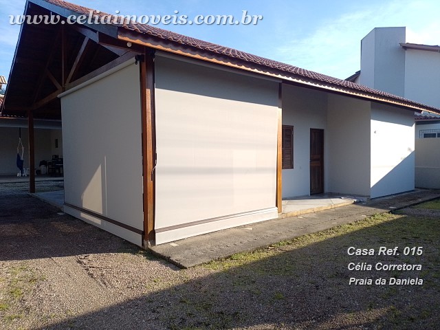 Detalhe varanda com toldos abaixados