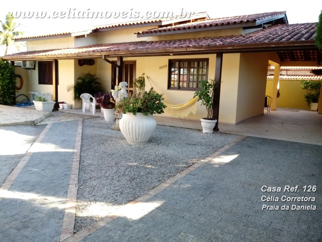 Fachada (ângulo da garagem)